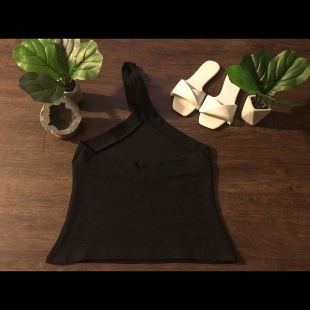 Boohoo Cropped Halter - Picture 3 of 3